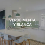 Cocina con península en verde y blanco